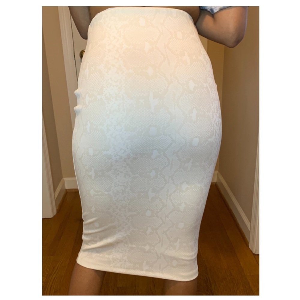 Xoxo White Snake print Skirt - Picture 2 of 4